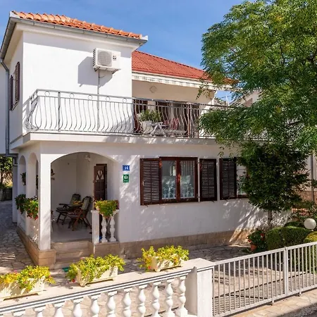2 Bedroom Stunning In Apartamento
