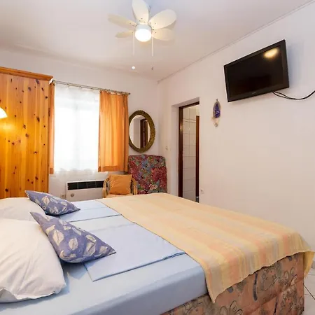 2 Bedroom Stunning In Apartamento Starigrad Paklenica
