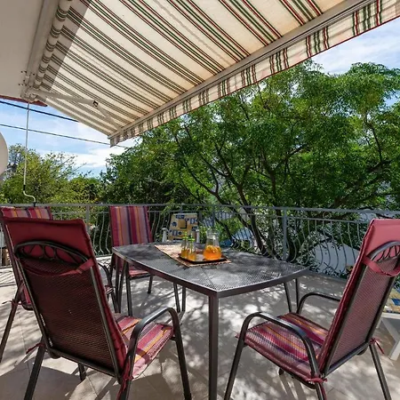 2 Bedroom Stunning In Apartamento Starigrad Paklenica